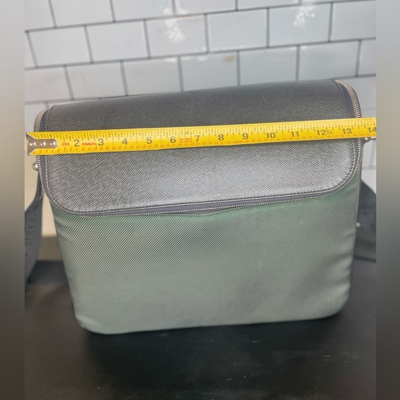 Authentic Louis Vuitton Taimyr Green & Black Tiaga Leather Crossbody Messenger - Picture 12 of 14